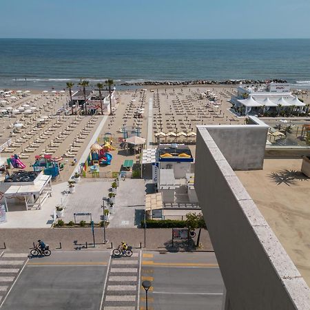 Hotel Augustus- Davanti A Noi C'E Solo Il Mare Misano Adriatico Exteriér fotografie