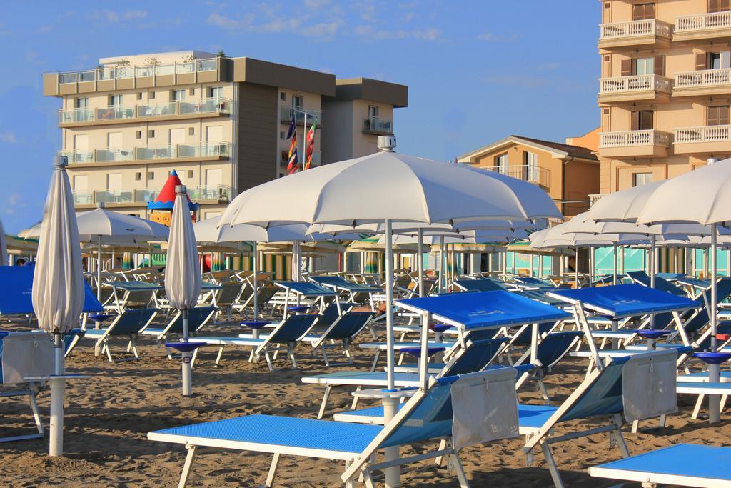 Hotel Augustus- Davanti A Noi C'E Solo Il Mare Misano Adriatico Exteriér fotografie