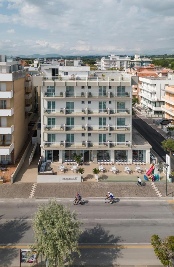 Hotel Augustus- Davanti A Noi C'E Solo Il Mare Misano Adriatico Exteriér fotografie