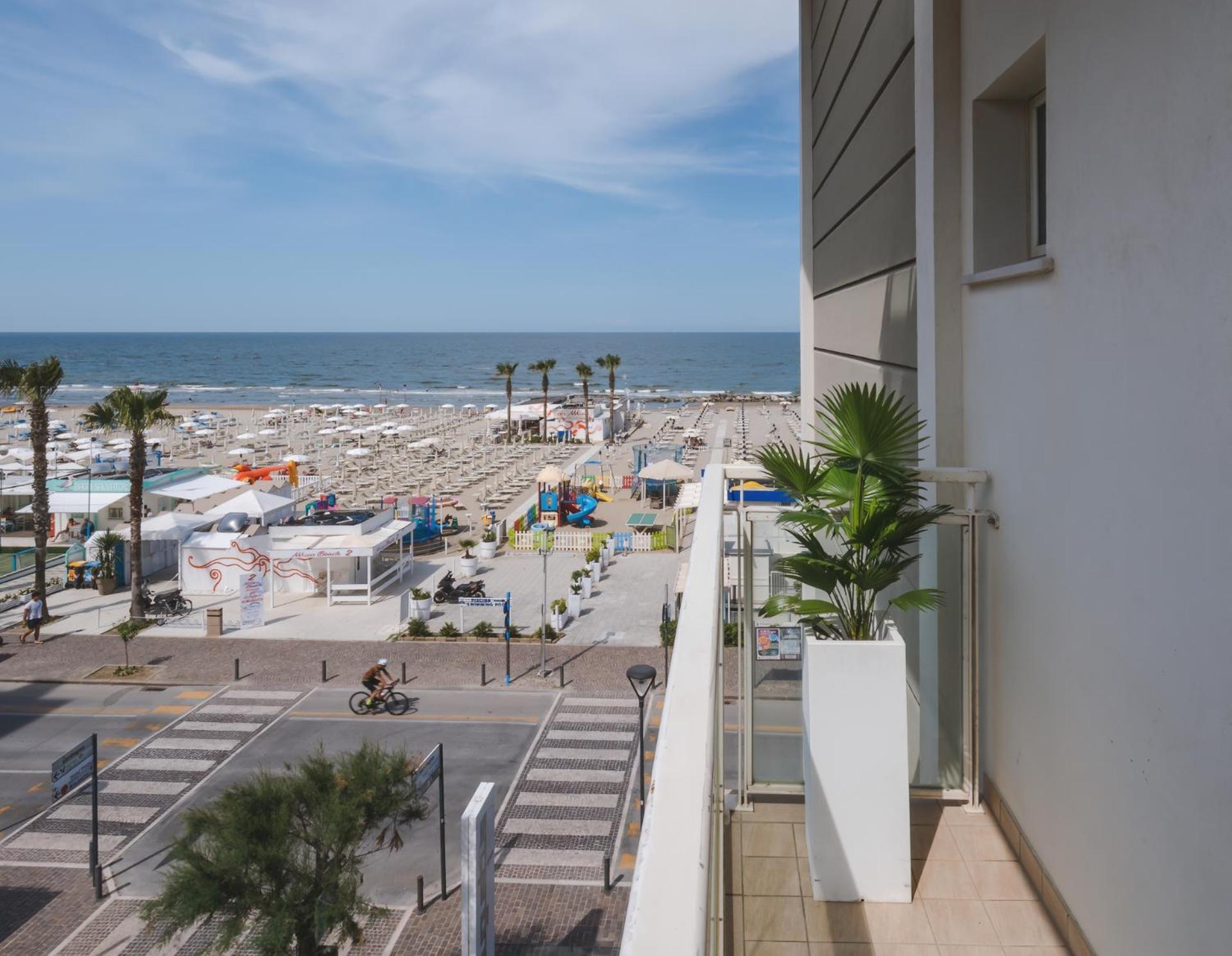 Hotel Augustus- Davanti A Noi C'E Solo Il Mare Misano Adriatico Exteriér fotografie