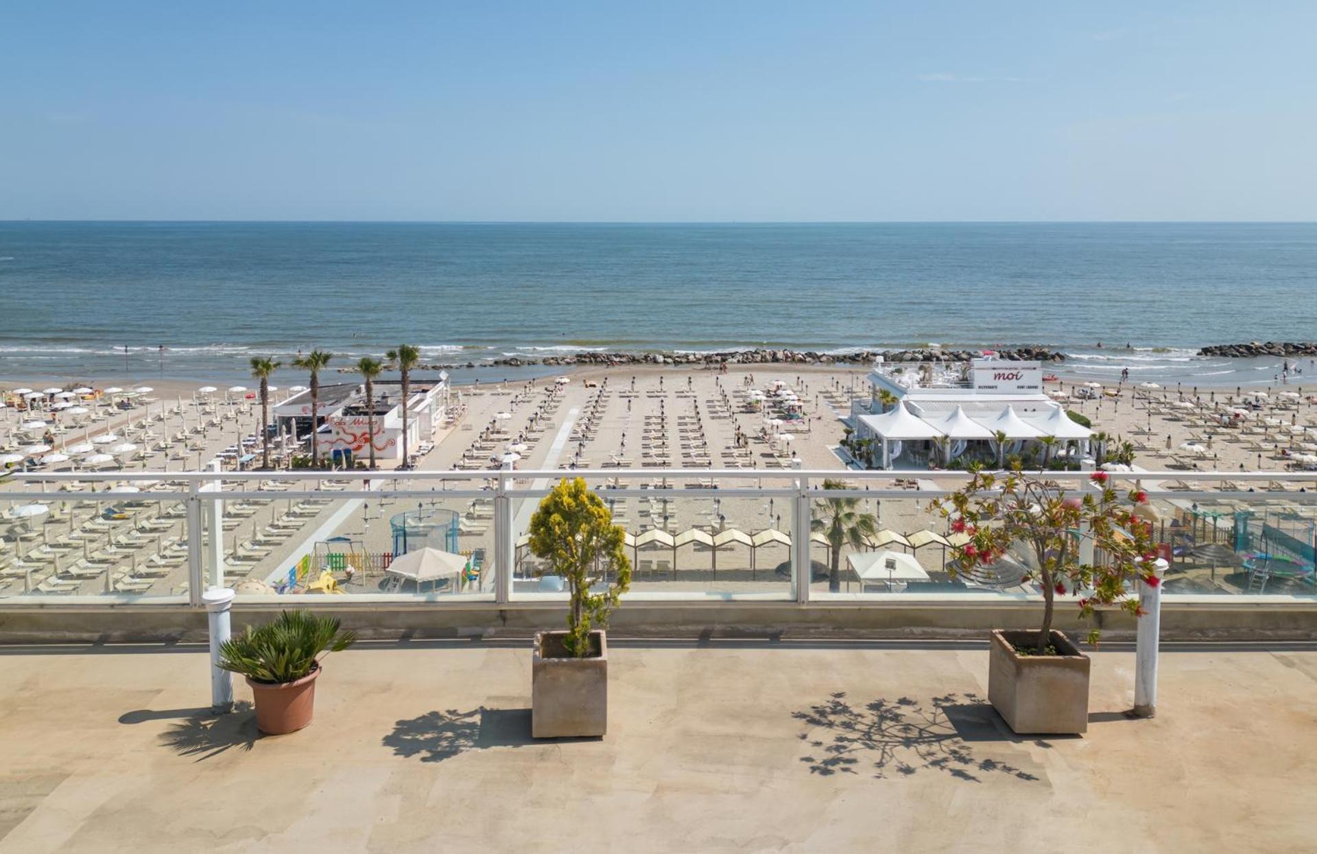 Hotel Augustus- Davanti A Noi C'E Solo Il Mare Misano Adriatico Exteriér fotografie