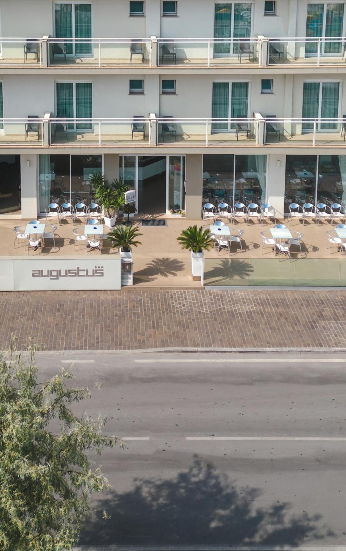 Hotel Augustus- Davanti A Noi C'E Solo Il Mare Misano Adriatico Exteriér fotografie