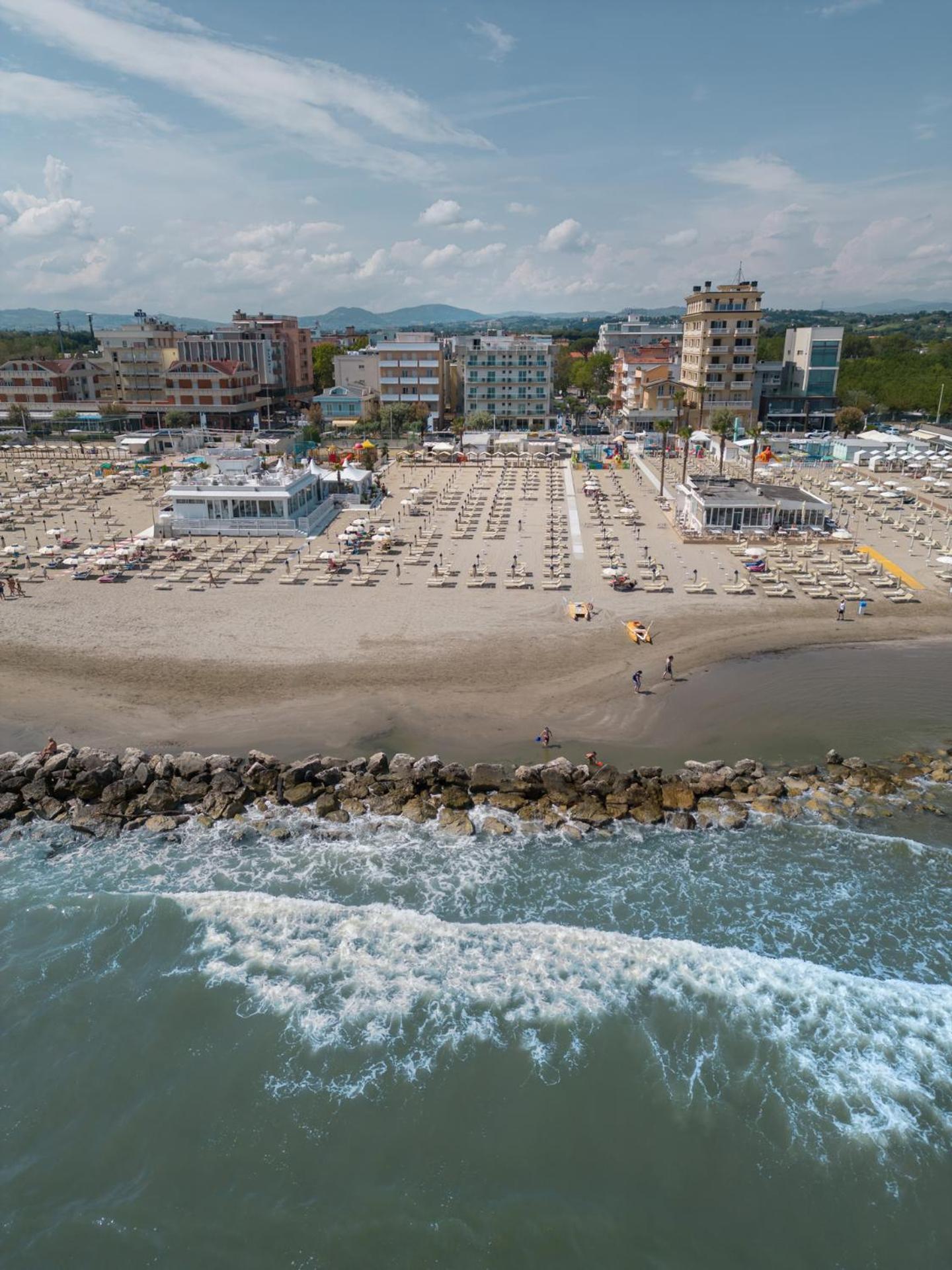 Hotel Augustus- Davanti A Noi C'E Solo Il Mare Misano Adriatico Exteriér fotografie