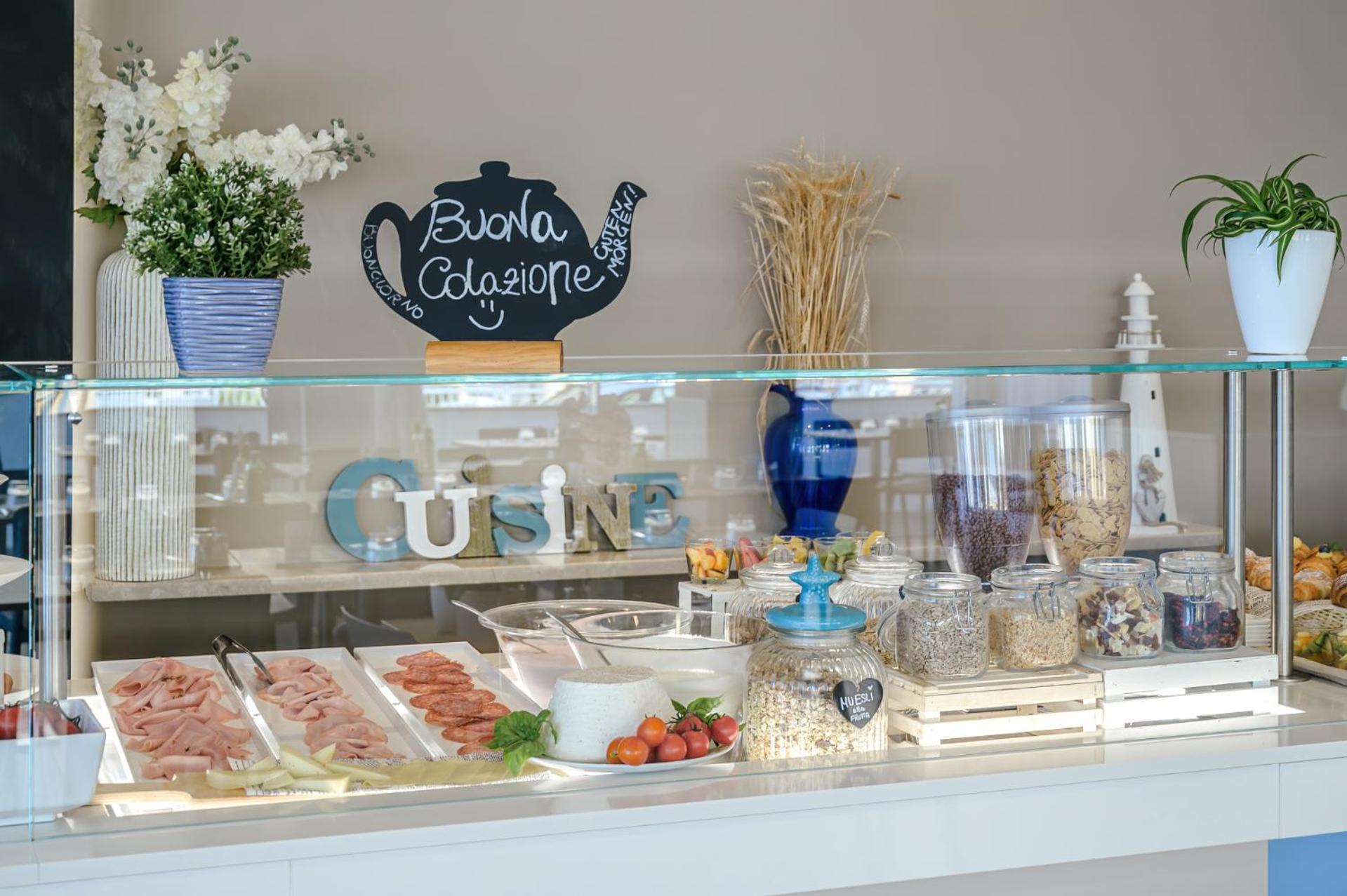 Hotel Augustus- Davanti A Noi C'E Solo Il Mare Misano Adriatico Exteriér fotografie