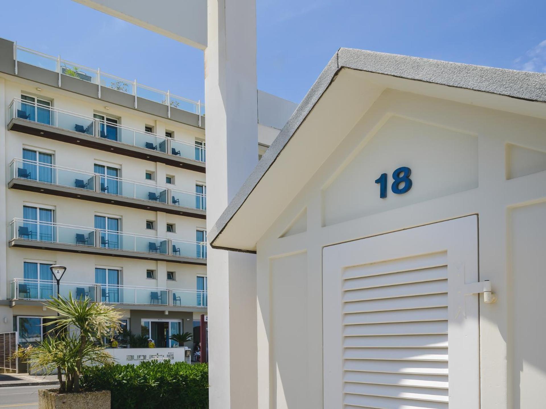 Hotel Augustus- Davanti A Noi C'E Solo Il Mare Misano Adriatico Exteriér fotografie