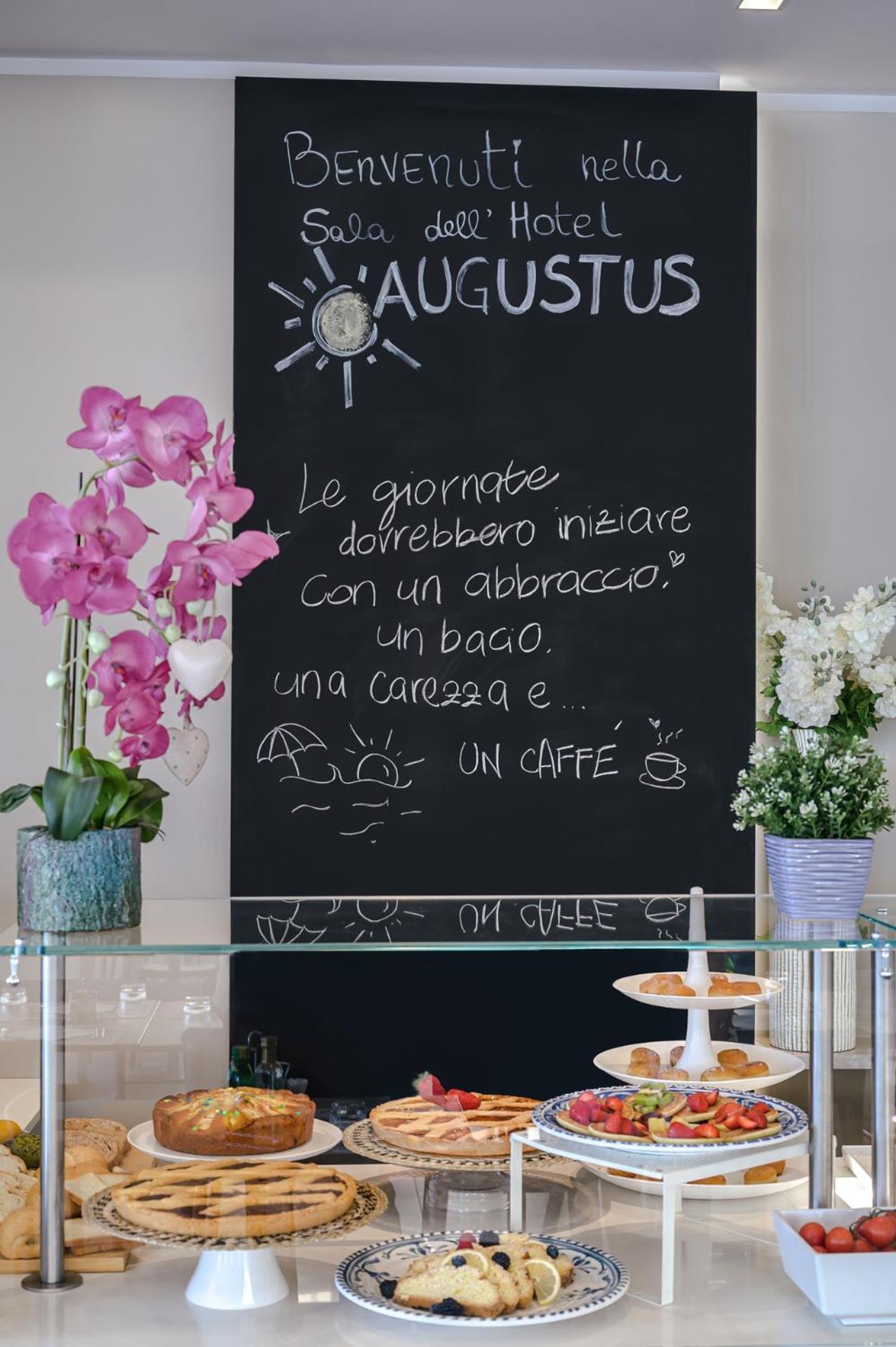 Hotel Augustus- Davanti A Noi C'E Solo Il Mare Misano Adriatico Exteriér fotografie