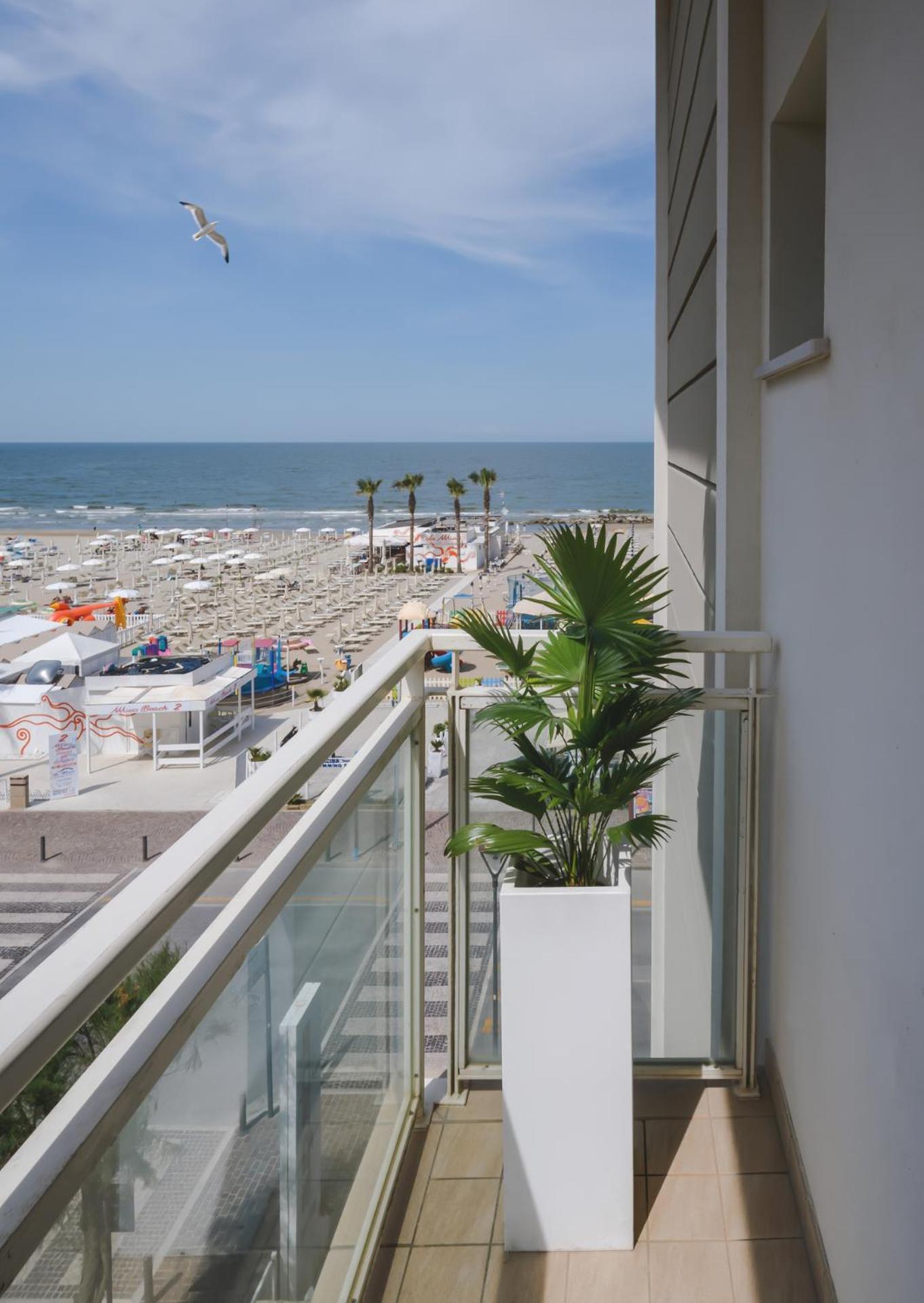 Hotel Augustus- Davanti A Noi C'E Solo Il Mare Misano Adriatico Exteriér fotografie