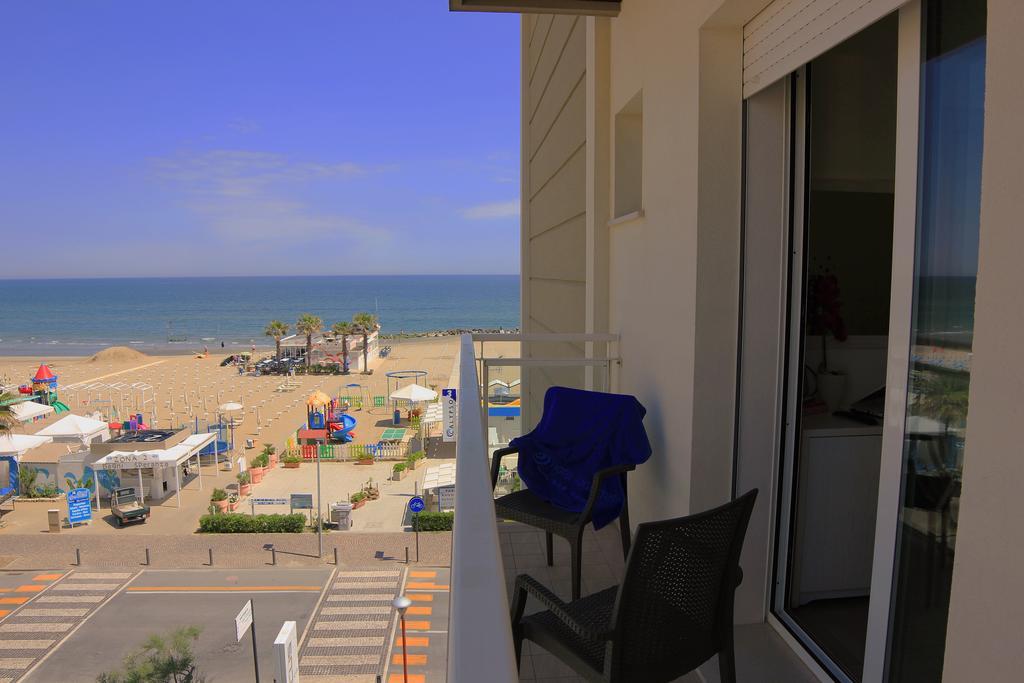 Hotel Augustus- Davanti A Noi C'E Solo Il Mare Misano Adriatico Exteriér fotografie